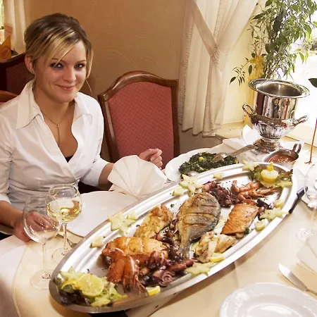 Restaurant Doppeladler Otel 3*